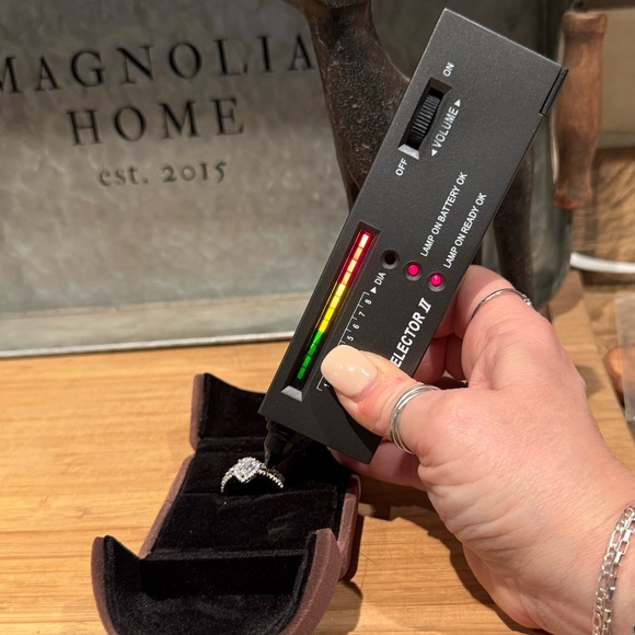 1.85 CTW Pear halo moissanite ring size 9 new in box - Picture 3 of 7